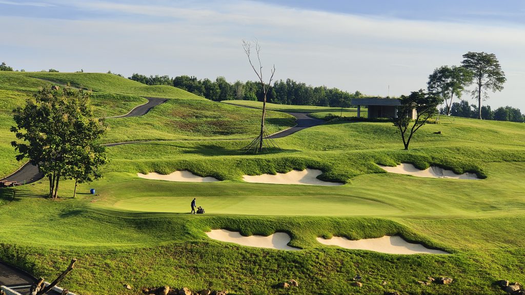 多霍苏里亚高尔夫球场 (Dhoho Surya Golf Course)